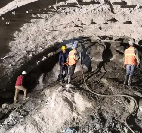 河东拱顶带模注浆料的施工流程及注意事项